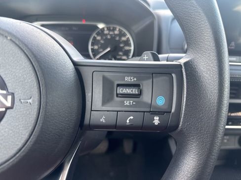 Used 2024 Nissan Rogue SV image 31