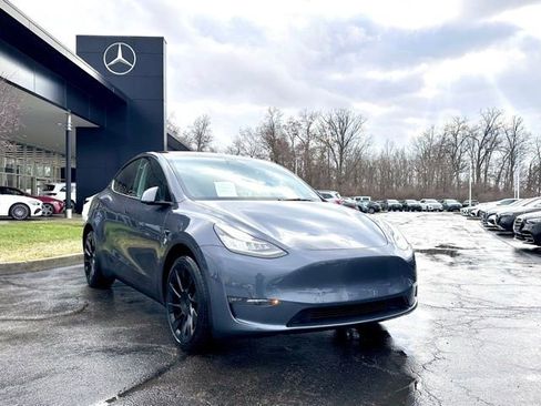 Used 2023 Tesla Model Y Long Range image 1