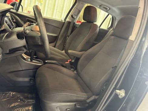 Used 2020 Chevrolet Trax LS FWD image 35