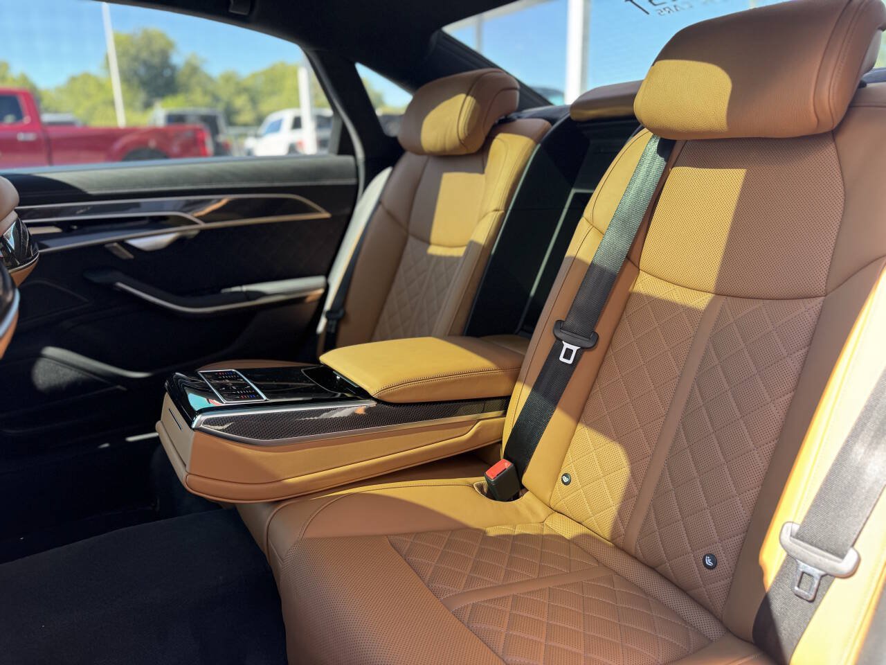 Used 2023 Audi S8 w/ S8 Comfort Plus Package AWD/4WD image 27