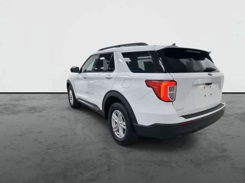 Used 2023 Ford Explorer XLT AWD/4WD image 2