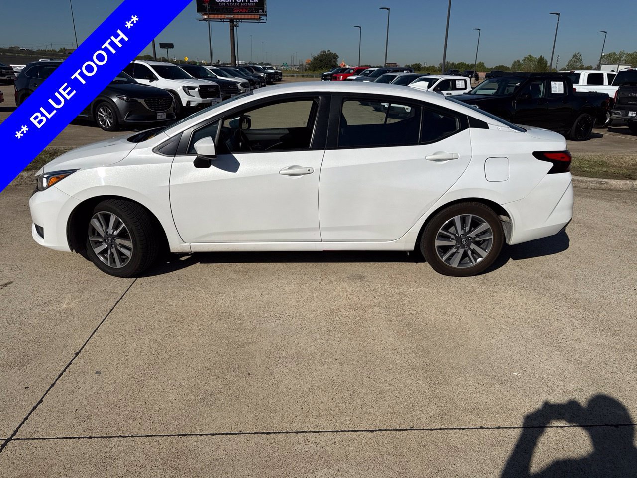 Used 2023 Nissan Versa SV FWD image 3