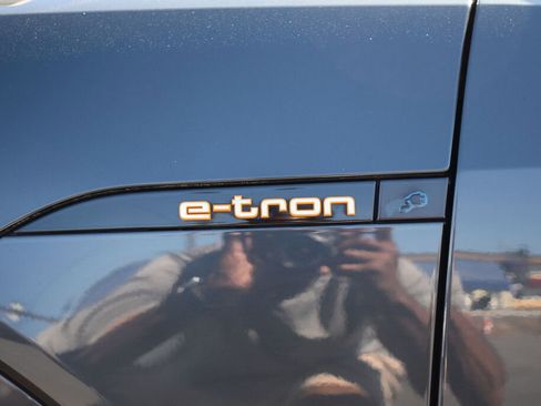 Used 2021 Audi e-tron Premium w/ Convenience Plus Package image 23