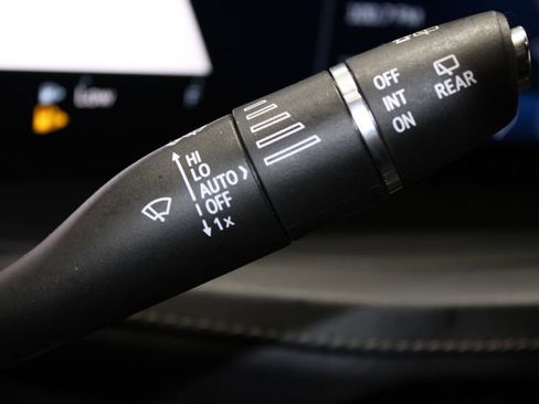 Used 2024 Cadillac XT4 Premium Luxury image 34