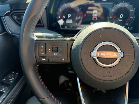Used 2025 Nissan Kicks SR FWD image 18