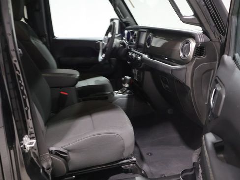 Used 2023 Jeep Wrangler Unlimited Sahara AWD/4WD image 19