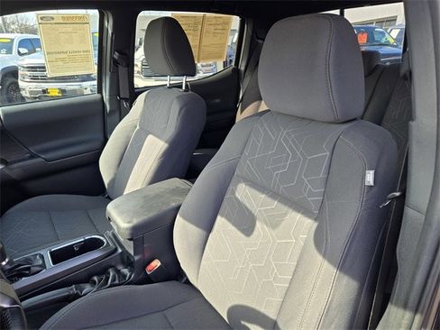 Used 2019 Toyota Tacoma TRD Off-Road image 12