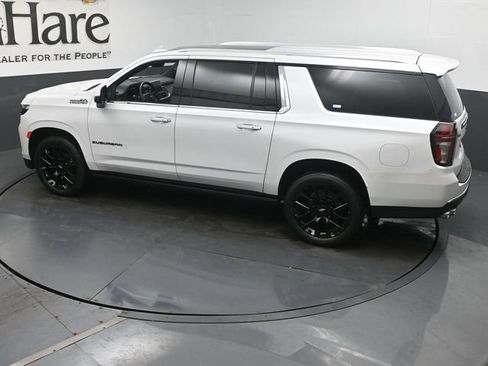 Used 2023 Chevrolet Suburban High Country AWD/4WD image 46