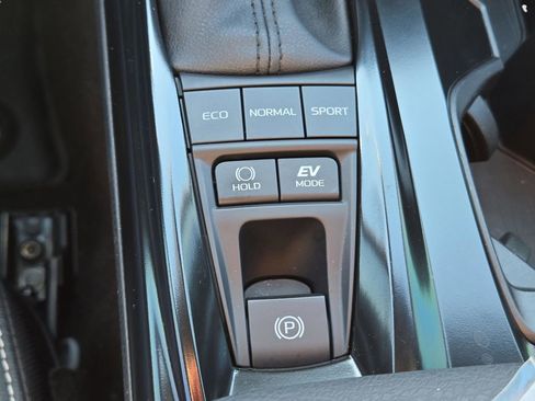 Used 2025 Toyota Camry SE image 29