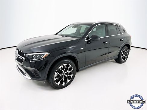 Used 2025 Mercedes-Benz GLC 350e 4MATIC image 3