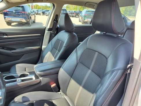 Used 2023 Nissan Altima 2.5 SR image 14
