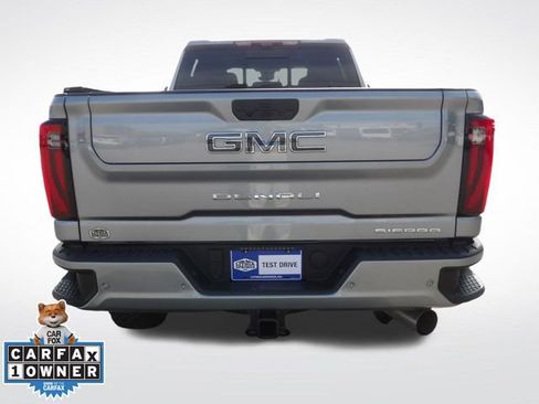 Used 2025 GMC Sierra 2500 Denali Ultimate image 9