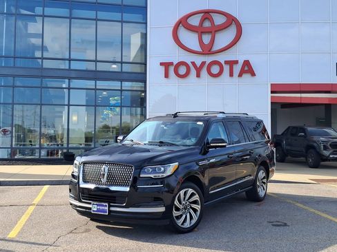 Used 2023 Lincoln Navigator L Reserve AWD/4WD image 1