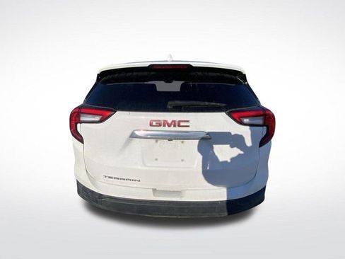 Used 2024 GMC Terrain SLE image 9