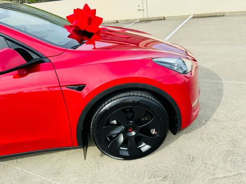 Used 2023 Tesla Model Y Long Range image 16