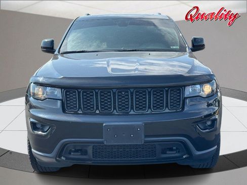 Used 2018 Jeep Grand Cherokee Laredo AWD/4WD image 10