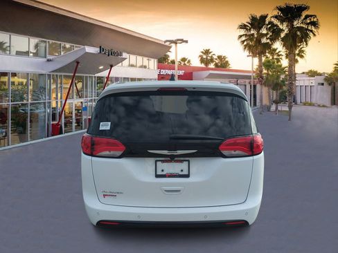 New 2026 Chrysler Voyager LX image 4