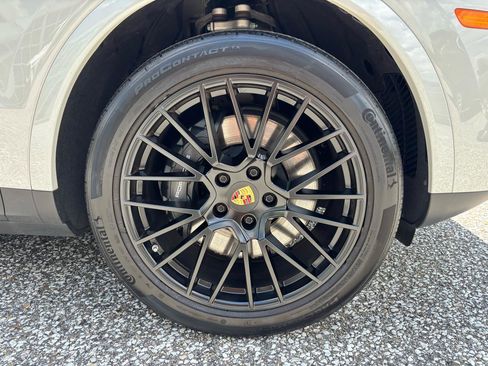 Used 2023 Porsche Cayenne AWD/4WD image 42