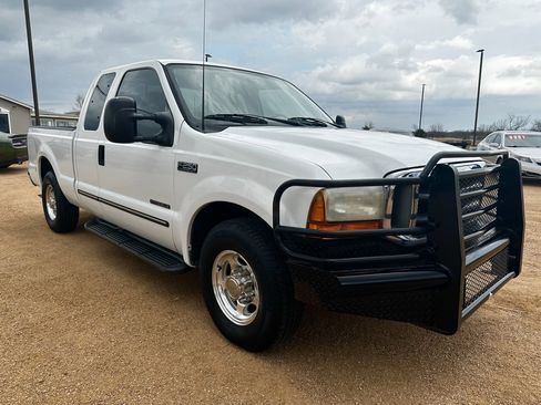 Used 2000 Ford F250 Lariat image 3