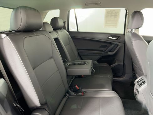Used 2019 Volkswagen Tiguan SE image 27