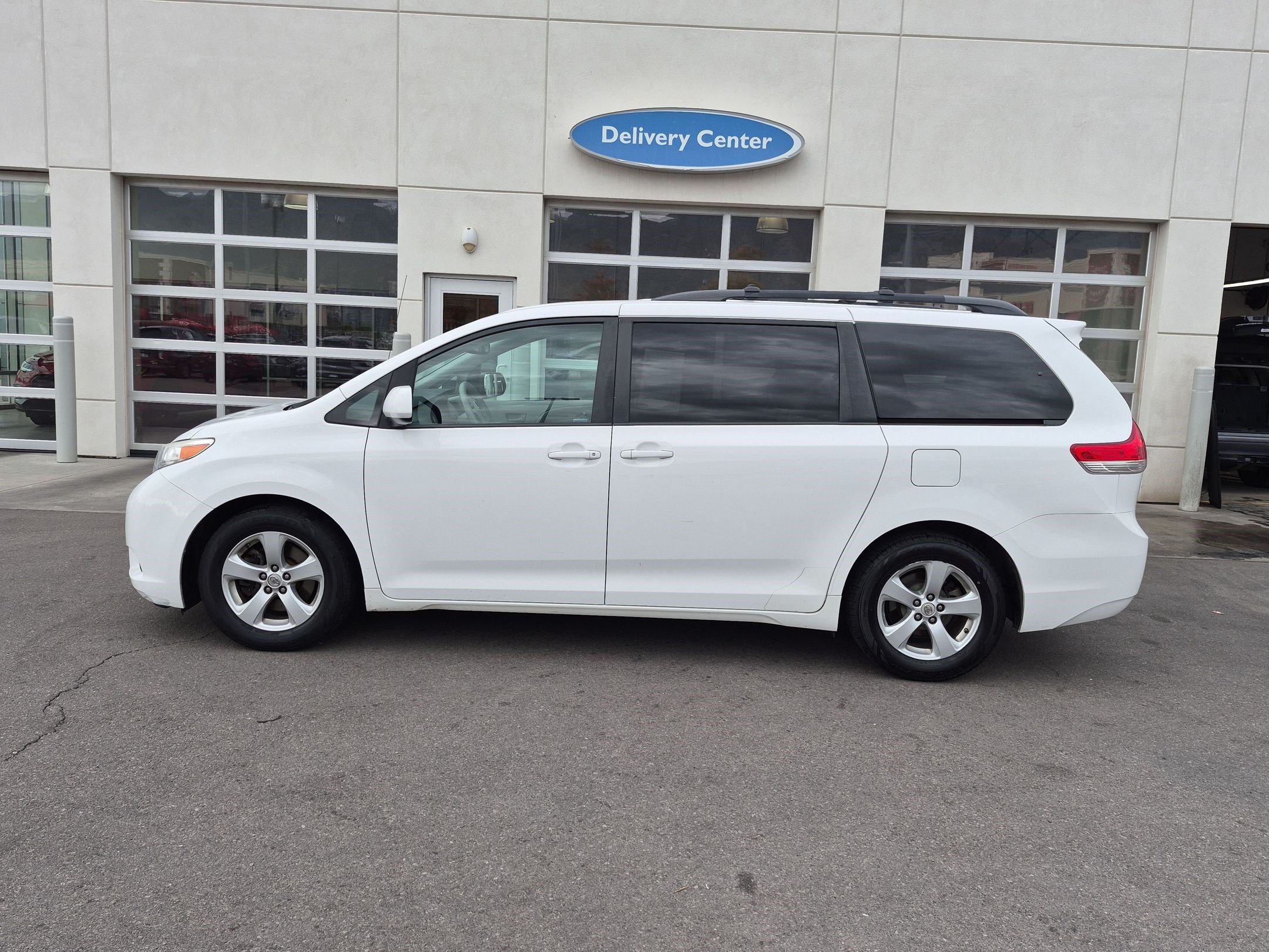 Used 2014 Toyota Sienna LE FWD image 9