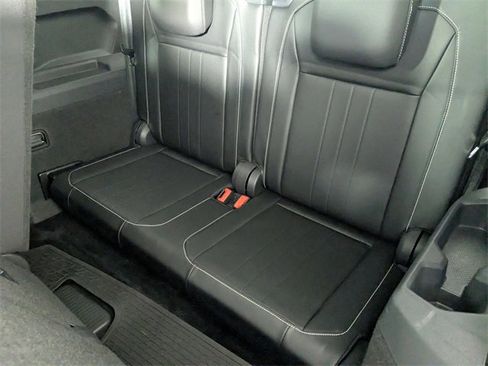 Used 2022 Volkswagen Tiguan SE image 28