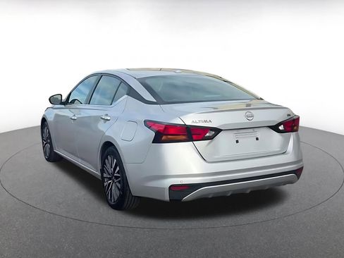 Used 2024 Nissan Altima 2.5 SV image 11