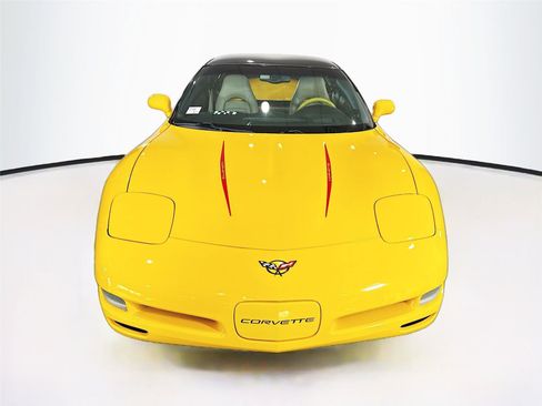 Used 2004 Chevrolet Corvette Coupe w/ Preferred Equipment Group image 8