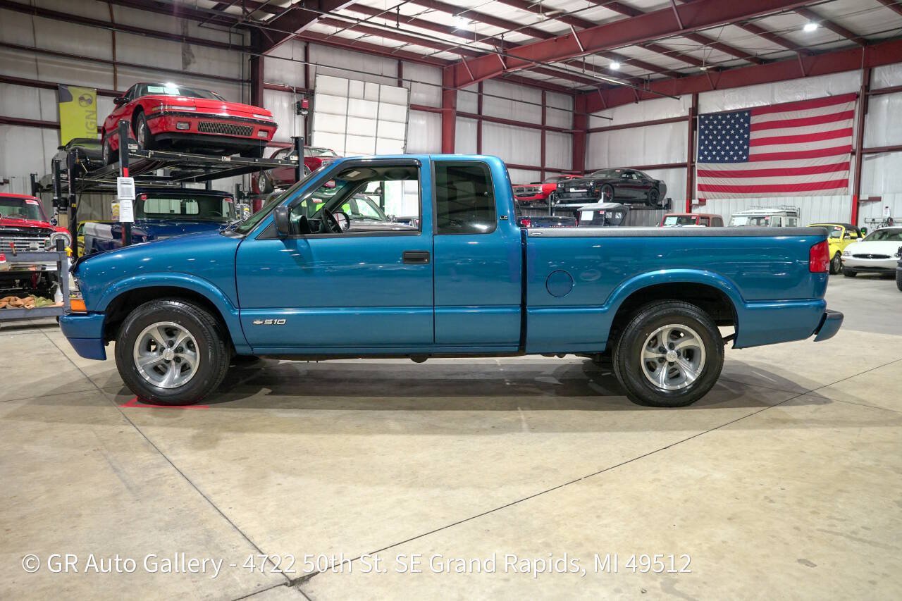 Used 2001 Chevrolet S10 Pickup LS w/ Preferred Equipment Group RWD image 4