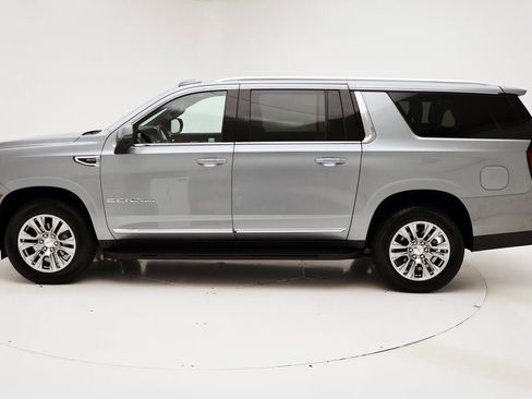Used 2025 GMC Yukon XL Denali image 6