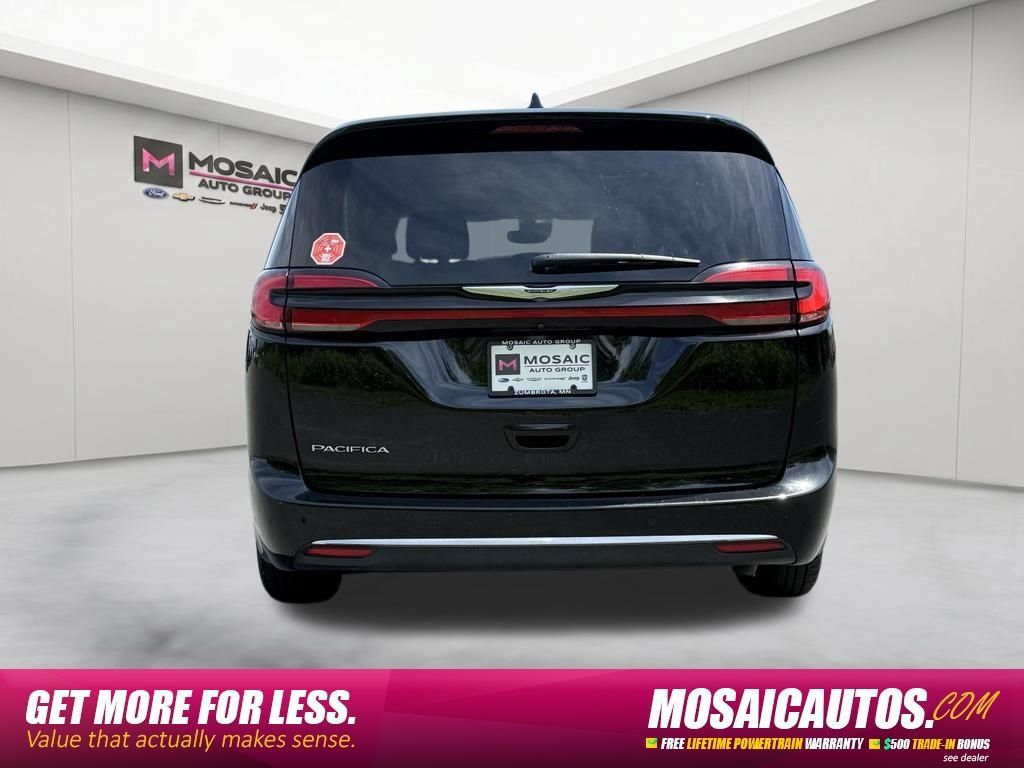 Used 2024 Chrysler Pacifica Touring-L FWD image 6
