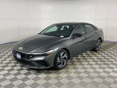 Used 2025 Hyundai Elantra Sport FWD image 1