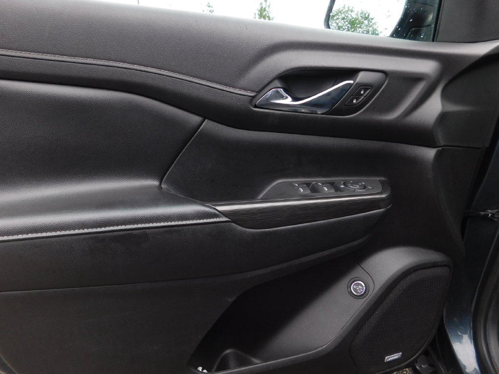 Used 2019 GMC Acadia SLT AWD/4WD image 18