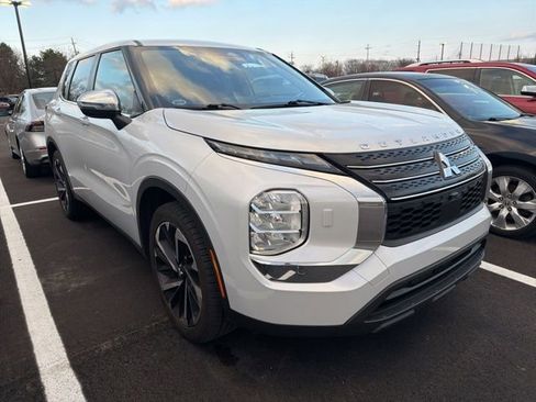 Used 2022 Mitsubishi Outlander ES image 4