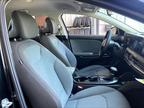 Used 2025 Kia K4 FWD image 25
