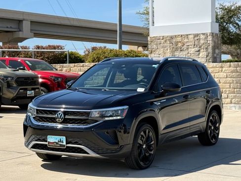 Used 2023 Volkswagen Taos SE image 6