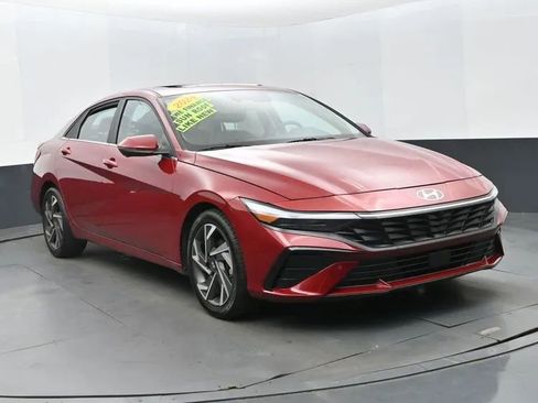 Used 2024 Hyundai Elantra Limited FWD image 2