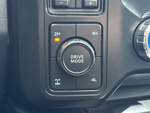 Certified 2025 Ford F350 Platinum image 28