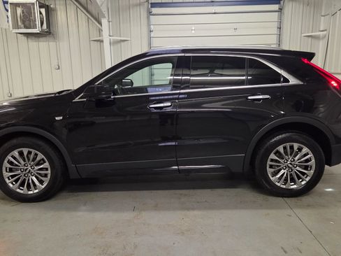 Used 2025 Cadillac XT4 Premium Luxury image 3