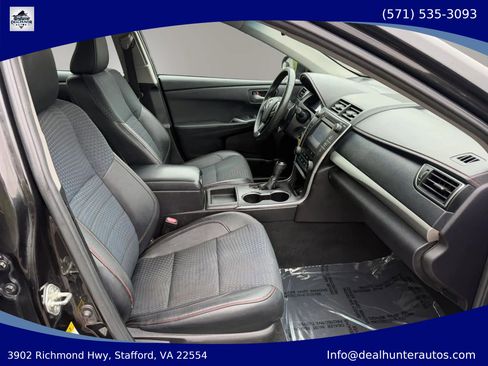 Used 2015 Toyota Camry SE FWD image 11