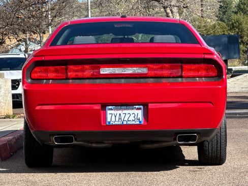 Used 2013 Dodge Challenger R/T image 9