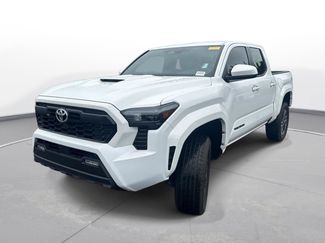 Used 2025 Toyota Tacoma TRD Sport AWD/4WD video 2