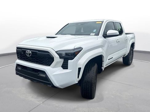 Used 2025 Toyota Tacoma TRD Sport AWD/4WD image 2