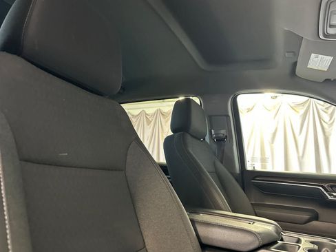 Used 2023 Chevrolet Silverado 1500 LT AWD/4WD image 18