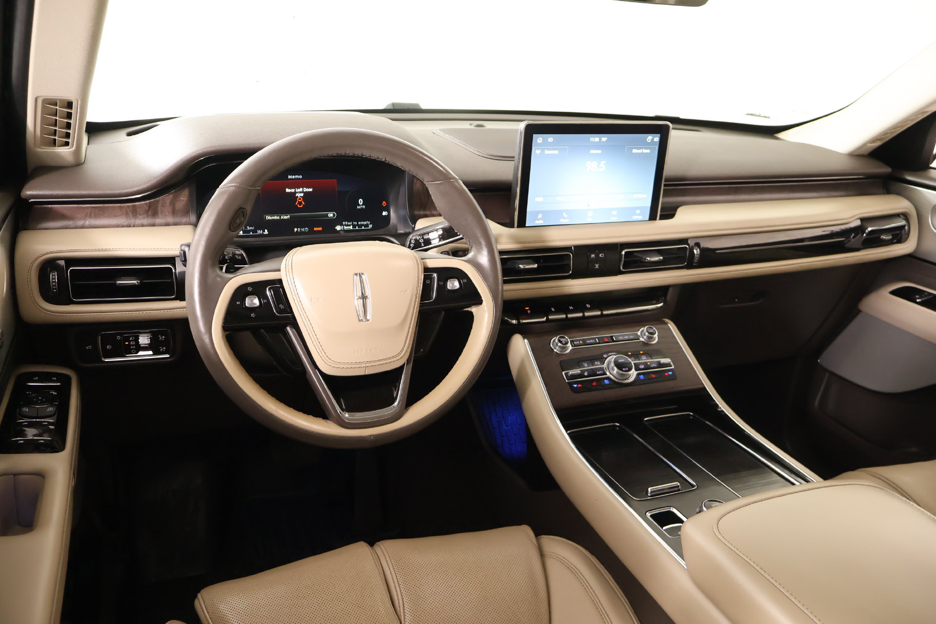 Used 2022 Lincoln Aviator Reserve w/ Equipment Group 201A AWD/4WD image 2