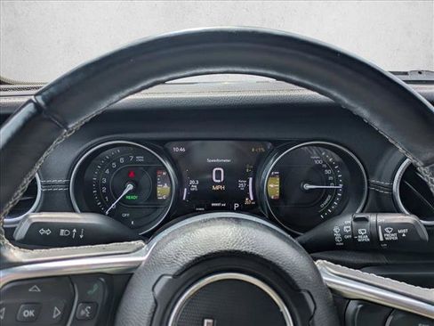 Used 2022 Jeep Wrangler Unlimited Sahara w/ Cold Weather Group AWD/4WD image 11