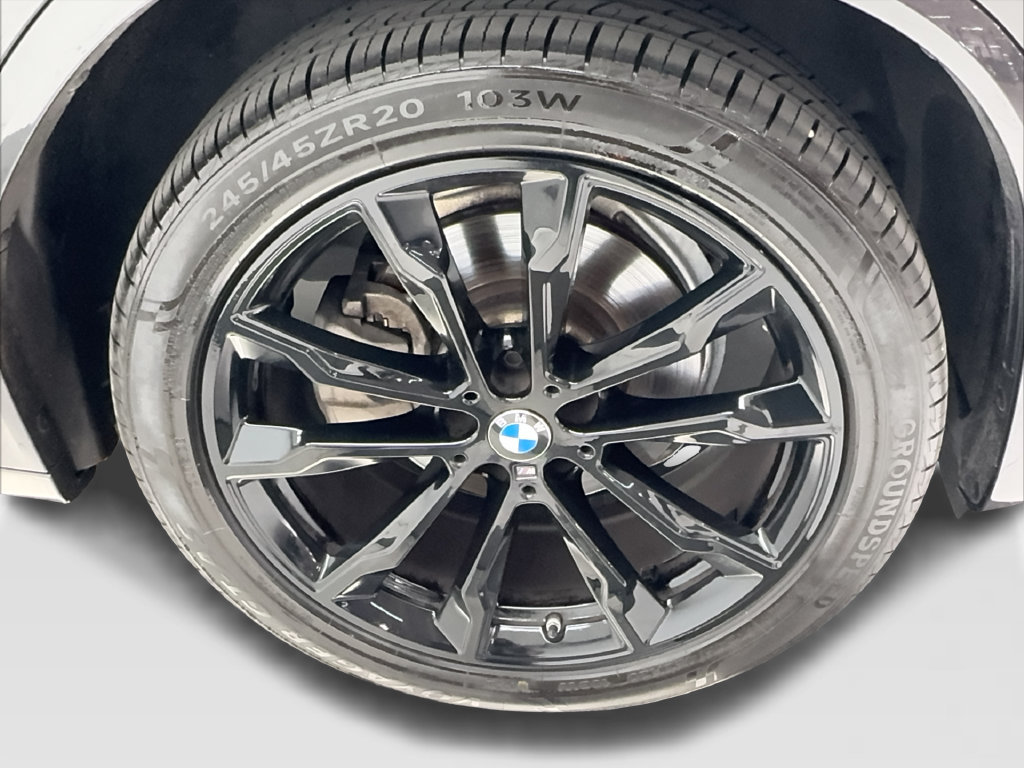 Used 2025 BMW X4 xDrive30i w/ M Sport Package AWD/4WD image 16