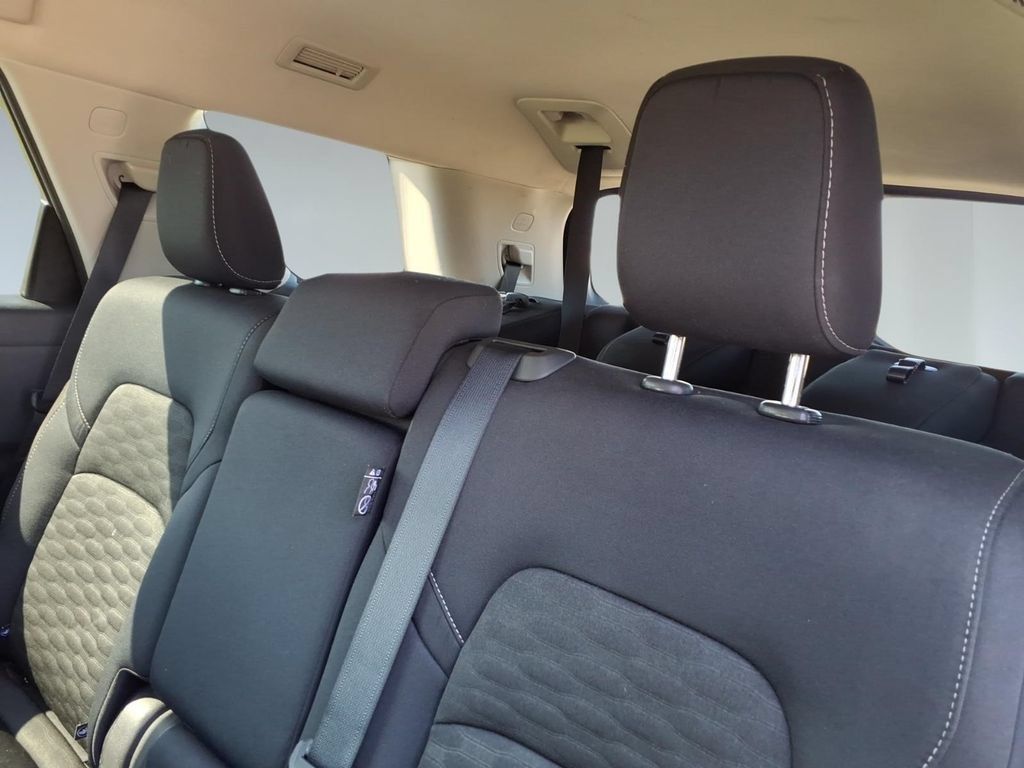 Used 2024 Nissan Pathfinder SV FWD image 13