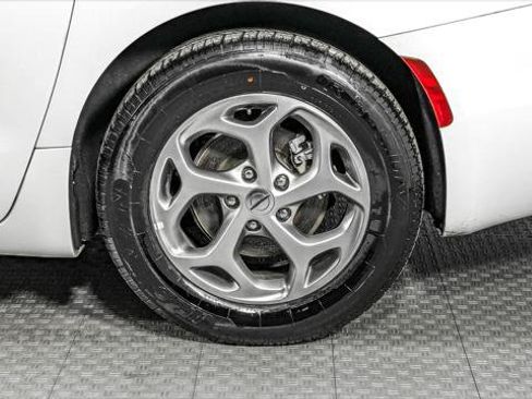 Used 2023 Chrysler Pacifica Limited FWD image 38