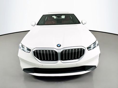 Used 2025 BMW 530i 530i w/ Premium Package image 2